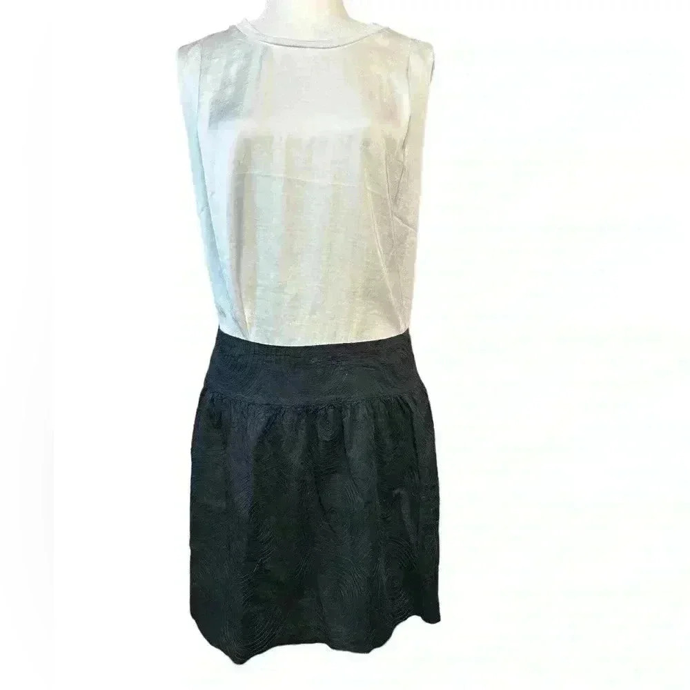 Gap Pleated Black Skirt with Pockets Embroidered detail Size 6